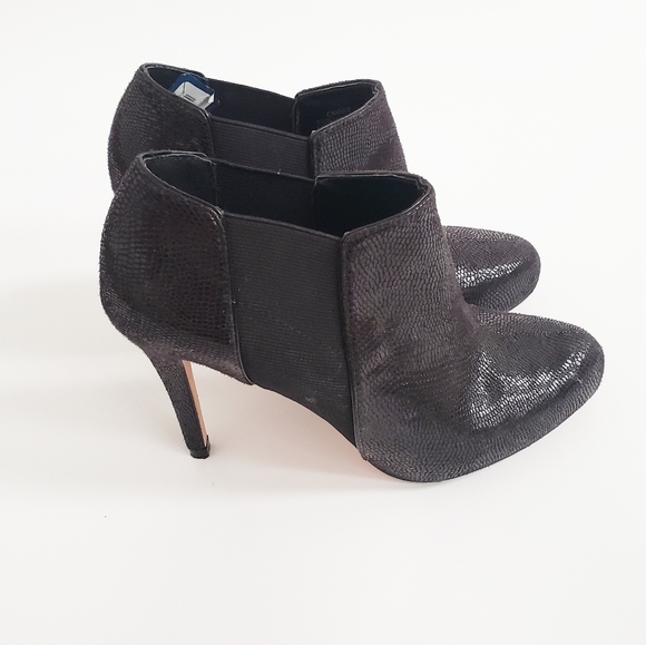 WHITE House Black Market Black Ankle Booties 6 1/2 - Picture 3 of 8